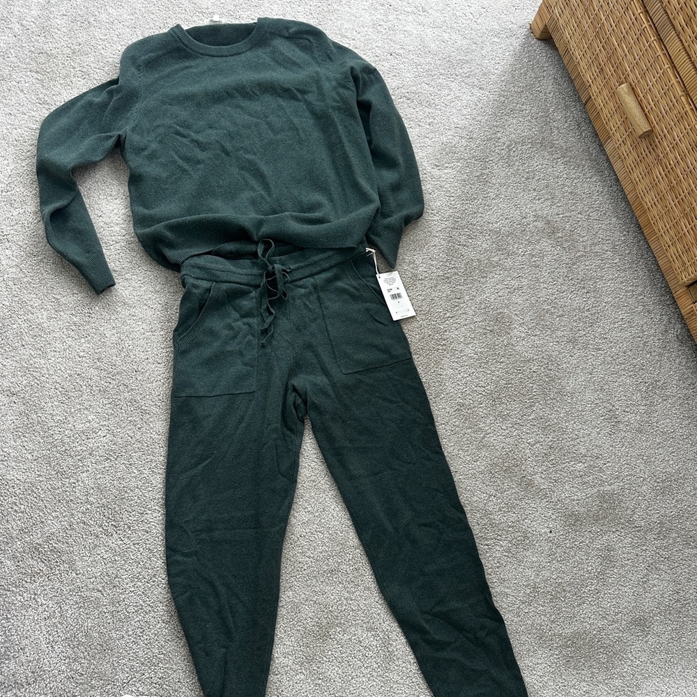 Splendid matching cashmere set